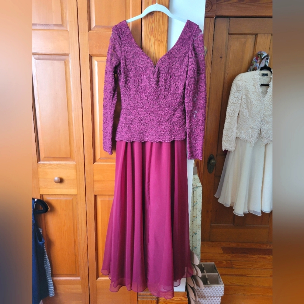 Vintage 1990s Elegant maroon burgundy wine Lace and chiffon Evening Dress 15/16